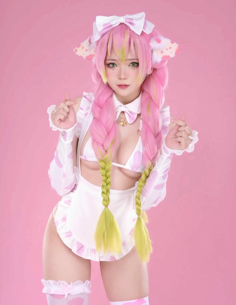 ảnh cosplay luyến trụ hở vú