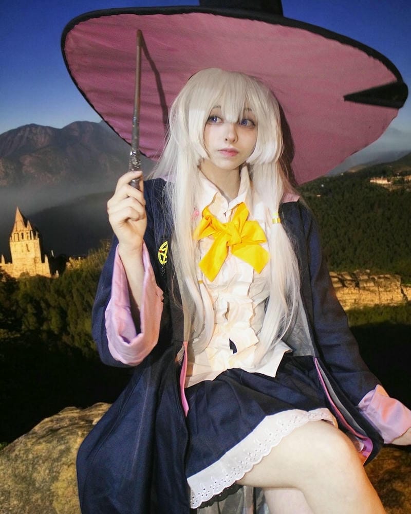 ảnh cosplay phù thủy cực đáng yêu
