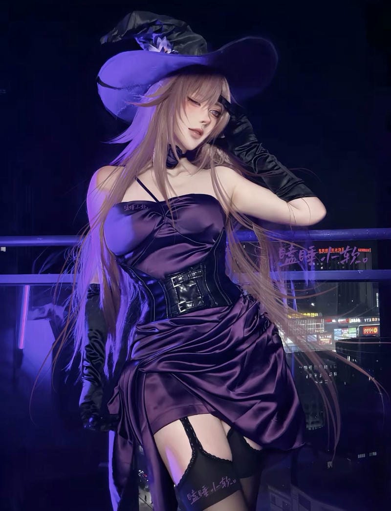 ảnh cosplay phù thủy quyến rũ