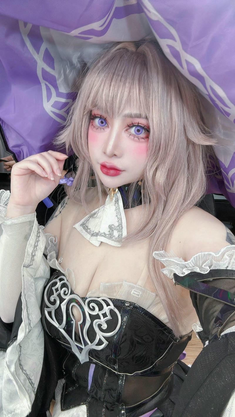 cosplay phù thủy dâm