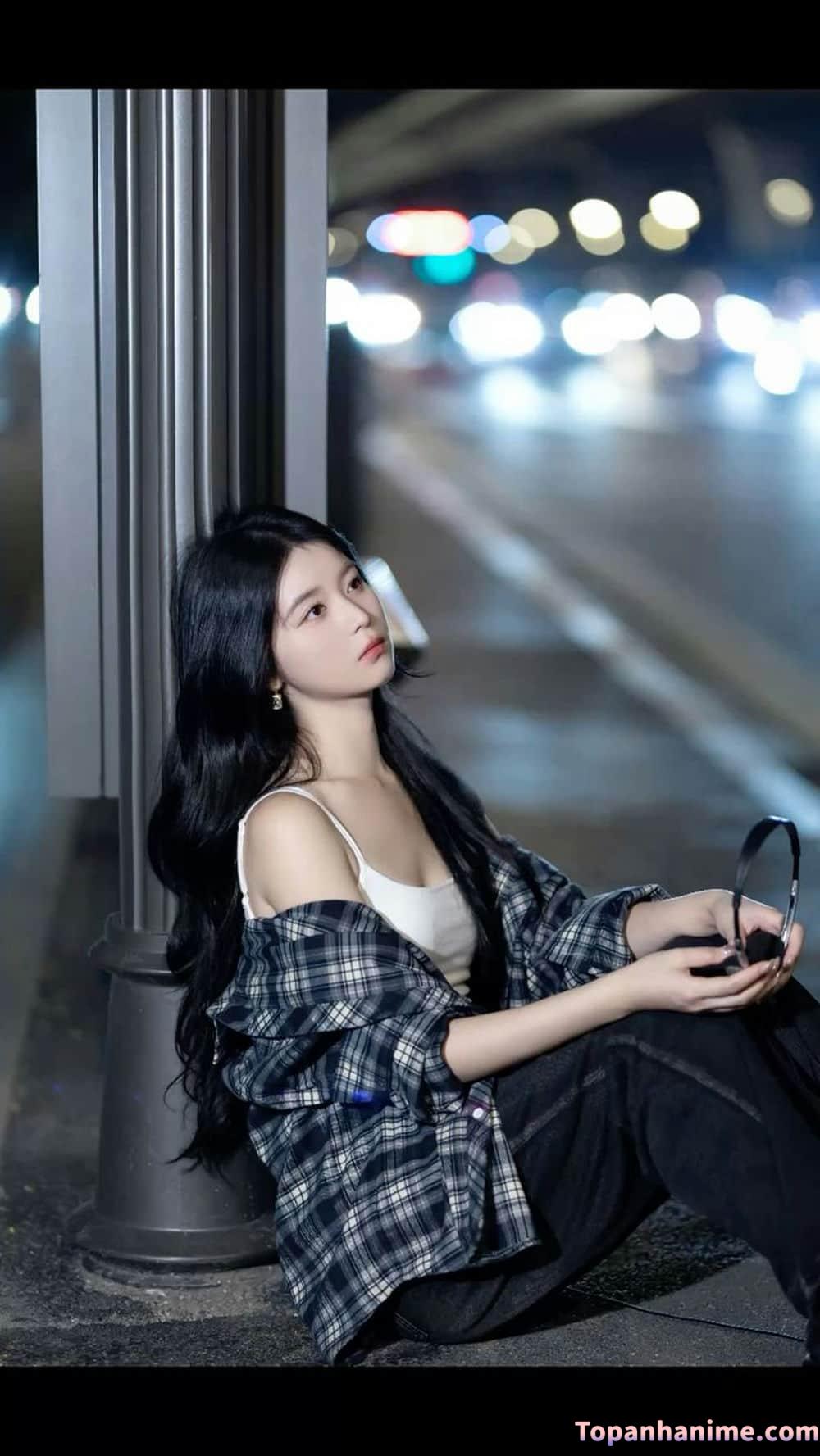 Ảnh con gái buồn lặng lẽ