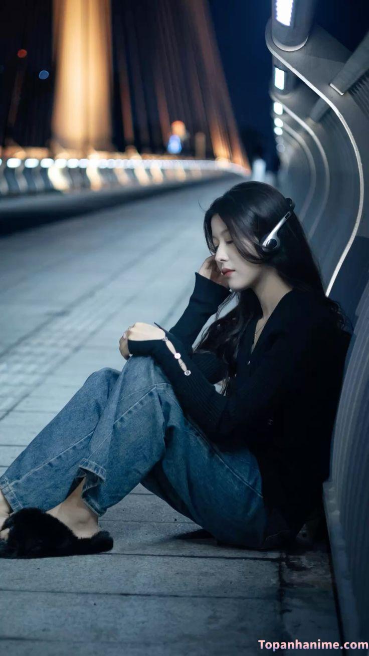 Ảnh con gái buồn nhiều nghĩ