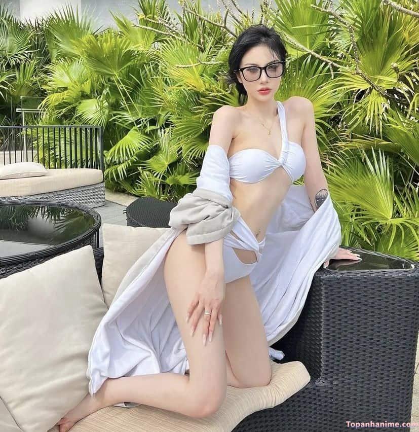 Ảnh gái mặc bikini trắng