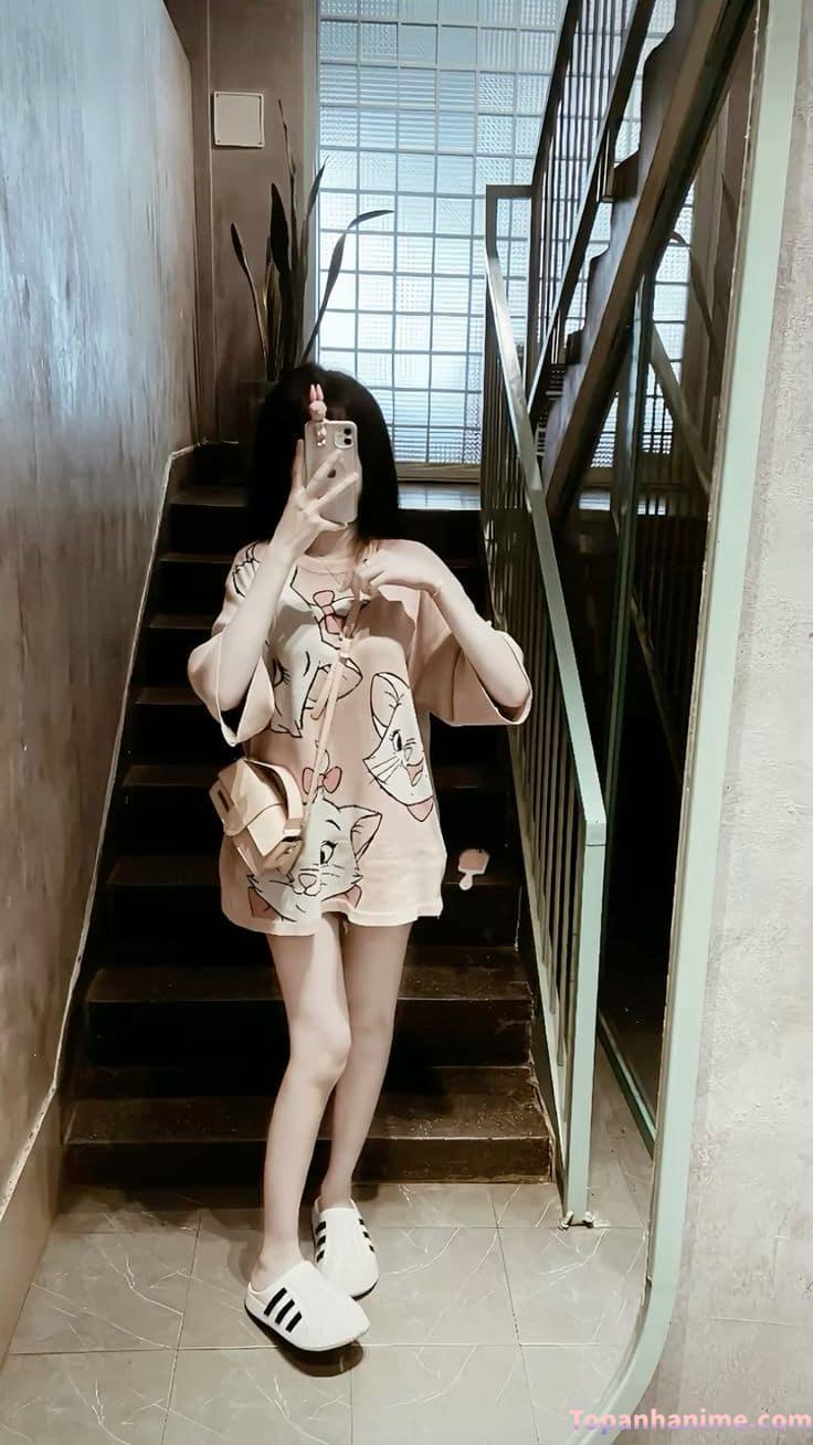 Ảnh gái xinh che mặt nhẹ