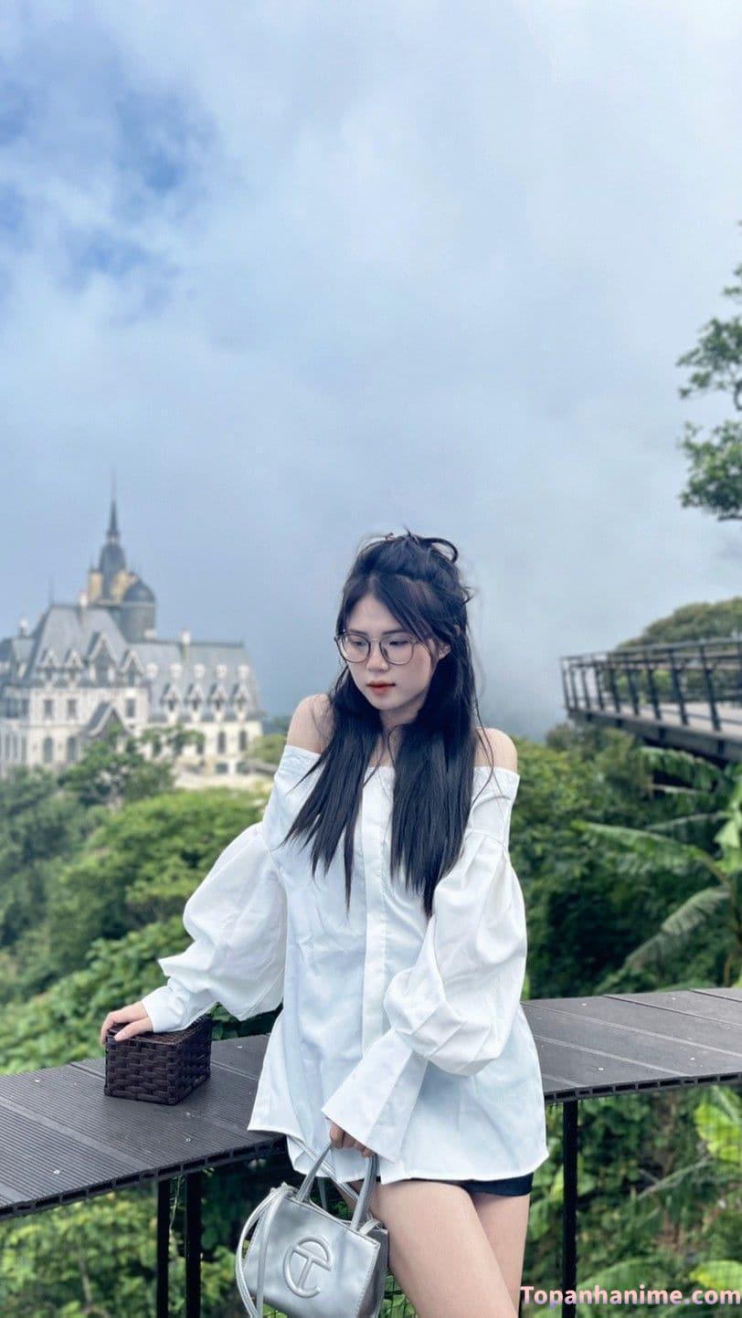 Ảnh gái xinh đeo kính