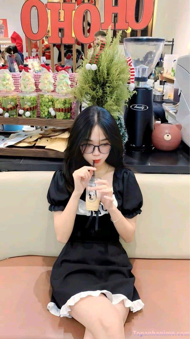 Ảnh gái xinh đeo kính cute