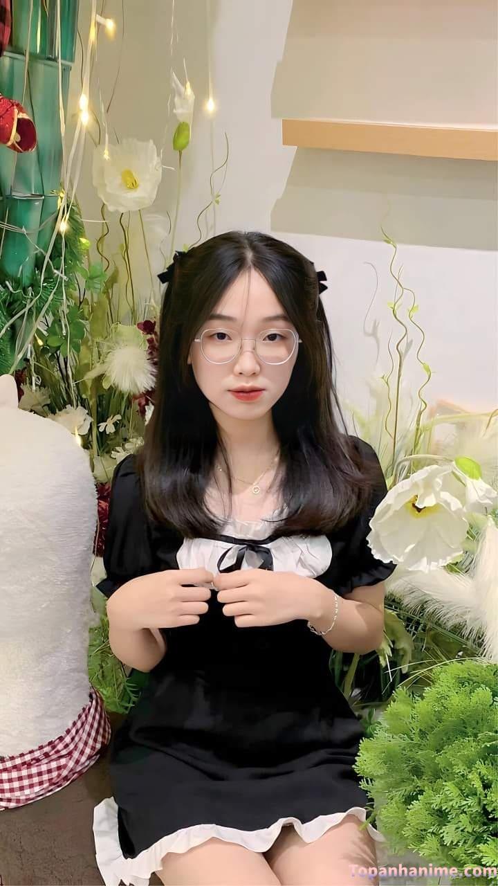 Ảnh gái xinh đeo kính tròn