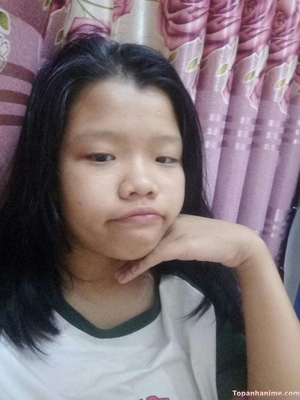 Gái trẻ khuôn mặt lạ