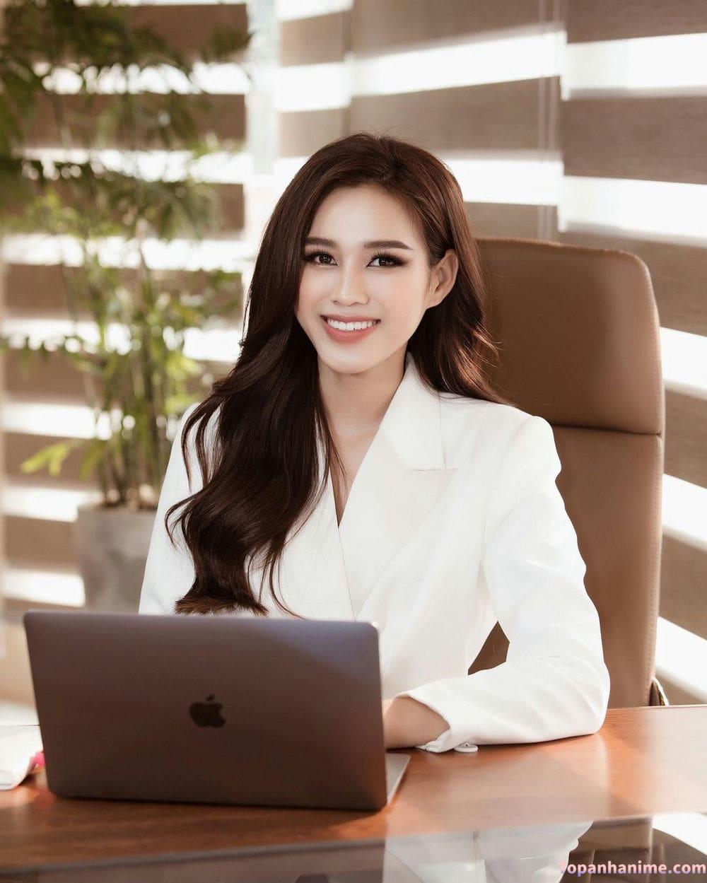 Gái văn phòng xinh đẹp