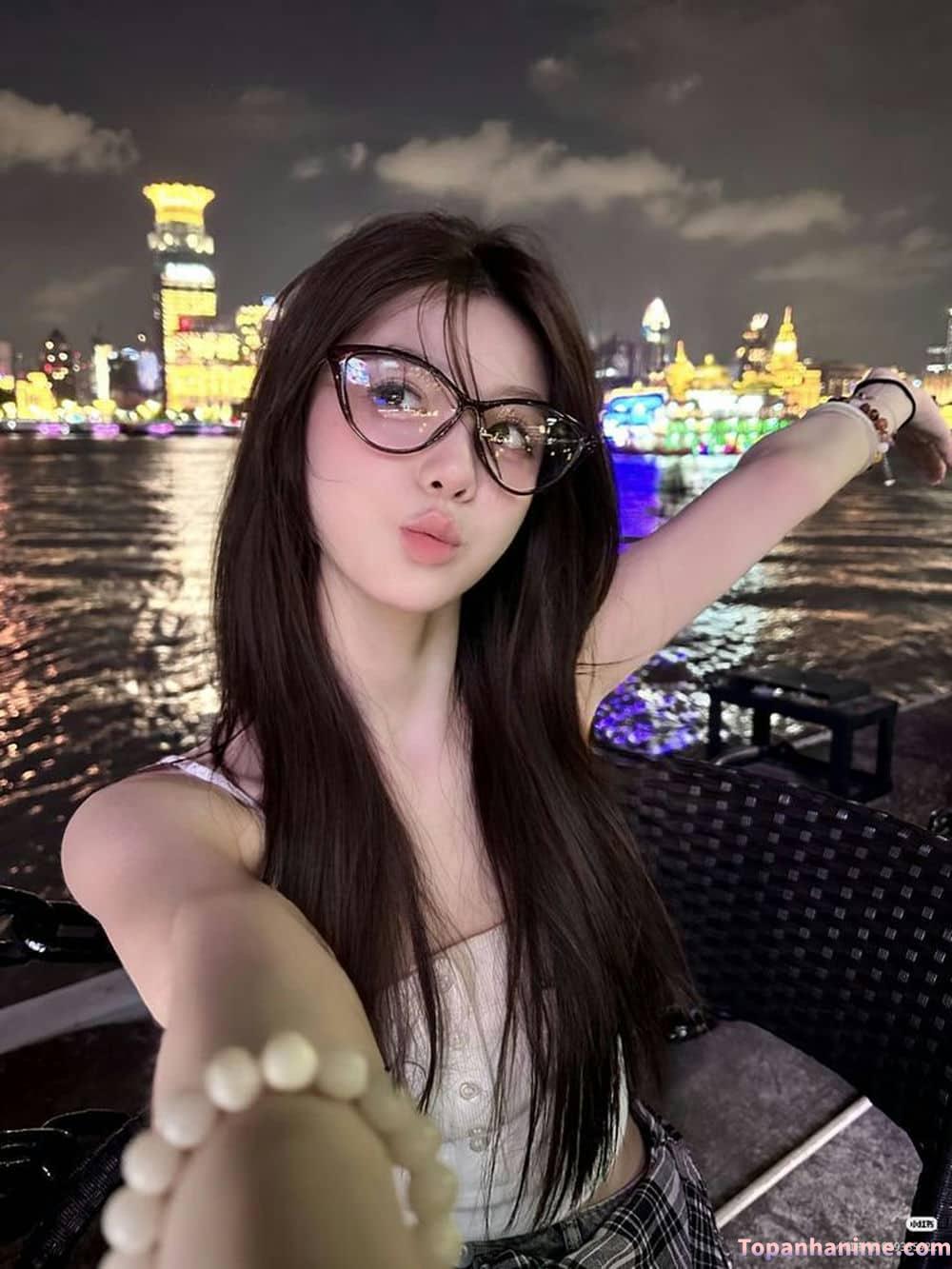 Gái xinh 2k năng động