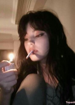 Top 200+ ảnh con gái hút thuốc ẩn chứa nhiều tâm trạng buồn - Featured post in Ảnh Gái