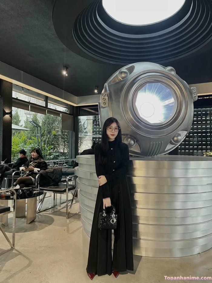 ảnh gái văn phòng vui vẻ