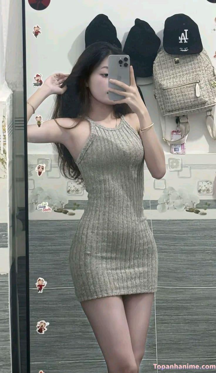 ảnh gái xinh cầm điện