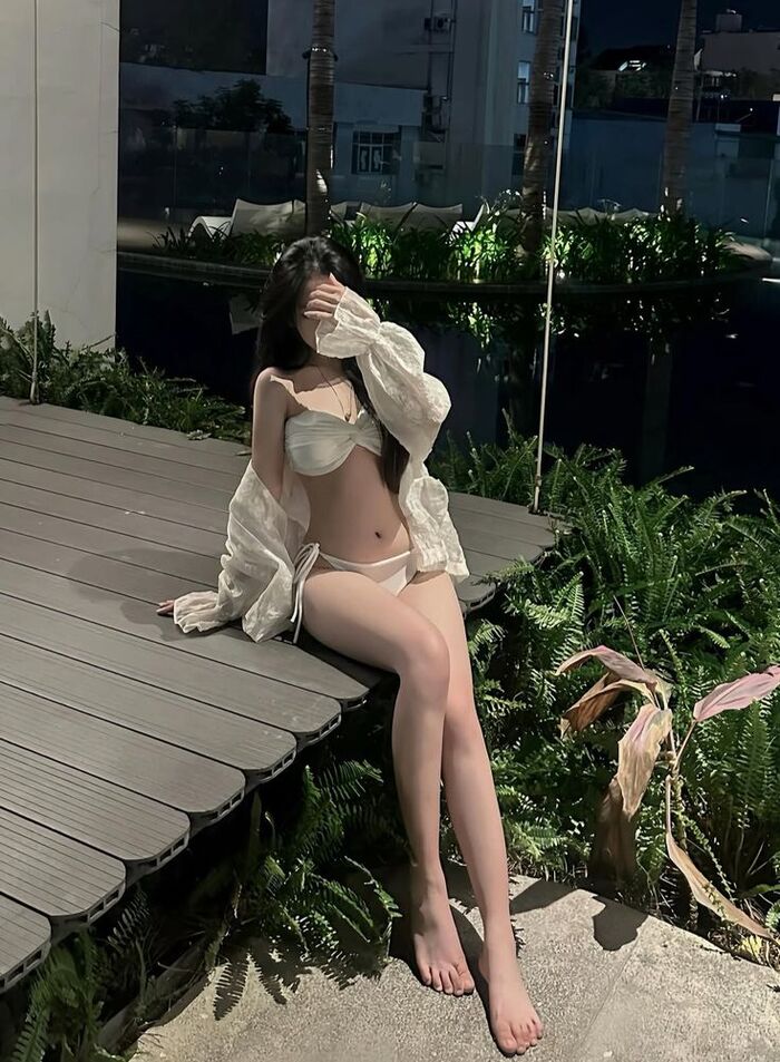ảnh gái xinh che mặt bikini
