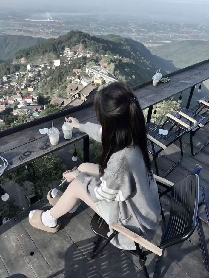 ảnh gái xinh che mặt cute du lịch
