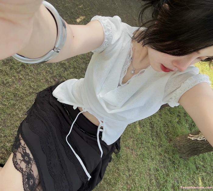 ảnh gái xinh che mặt tóc dài