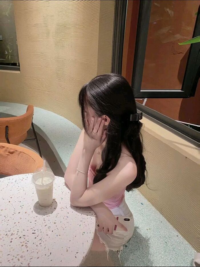 ảnh gái xinh che mặt tóc đẹp