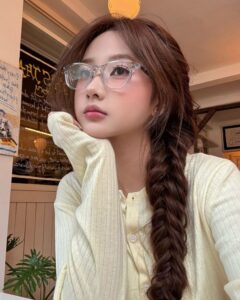 ảnh gái xinh đeo kính cute nhất