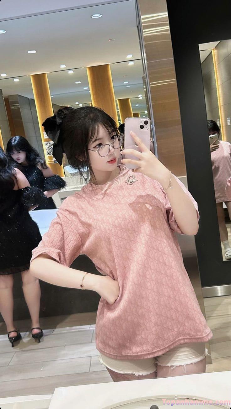 gái xinh đeo kính dễ