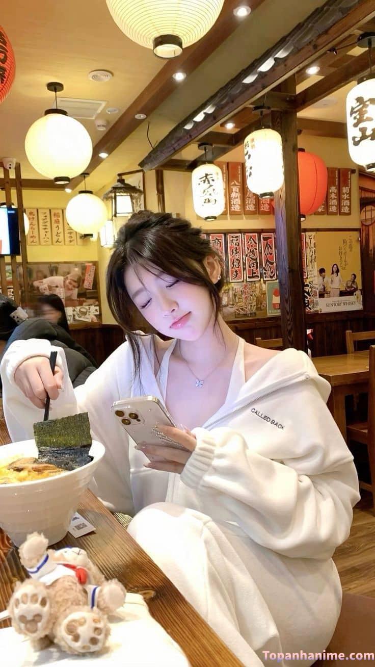 lưu hình gái xinh máy