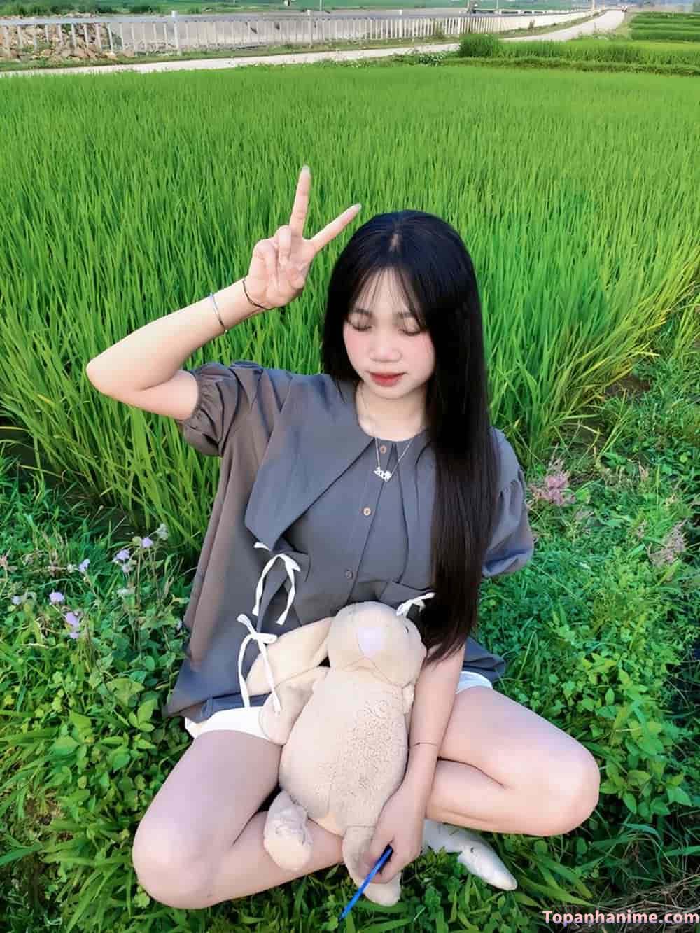 Ảnh gái quê áo nâu