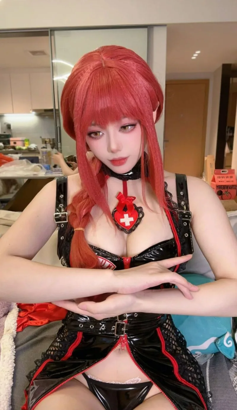 Makima cosplay 4