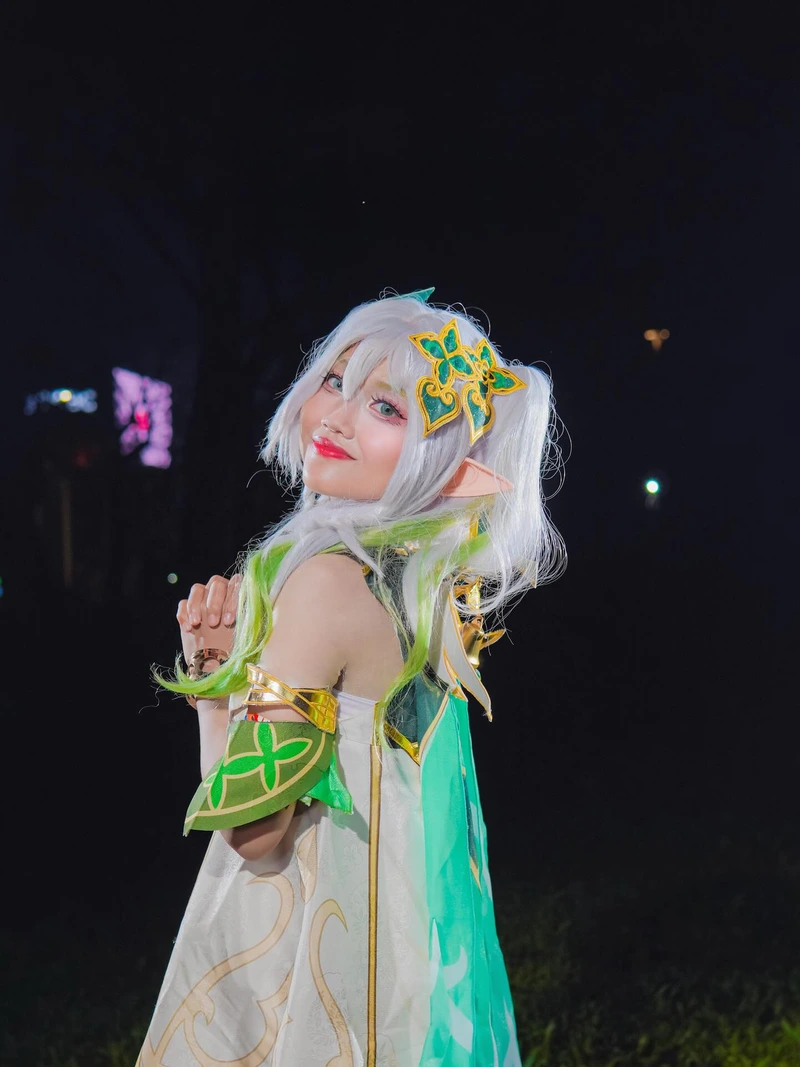 Nahida cosplay 13