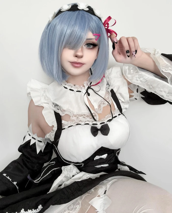 Rem cosplay 9