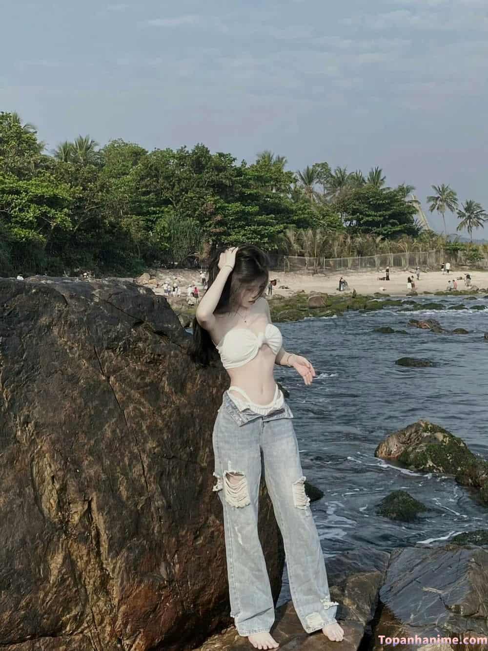 ảnh gái đi biển cát