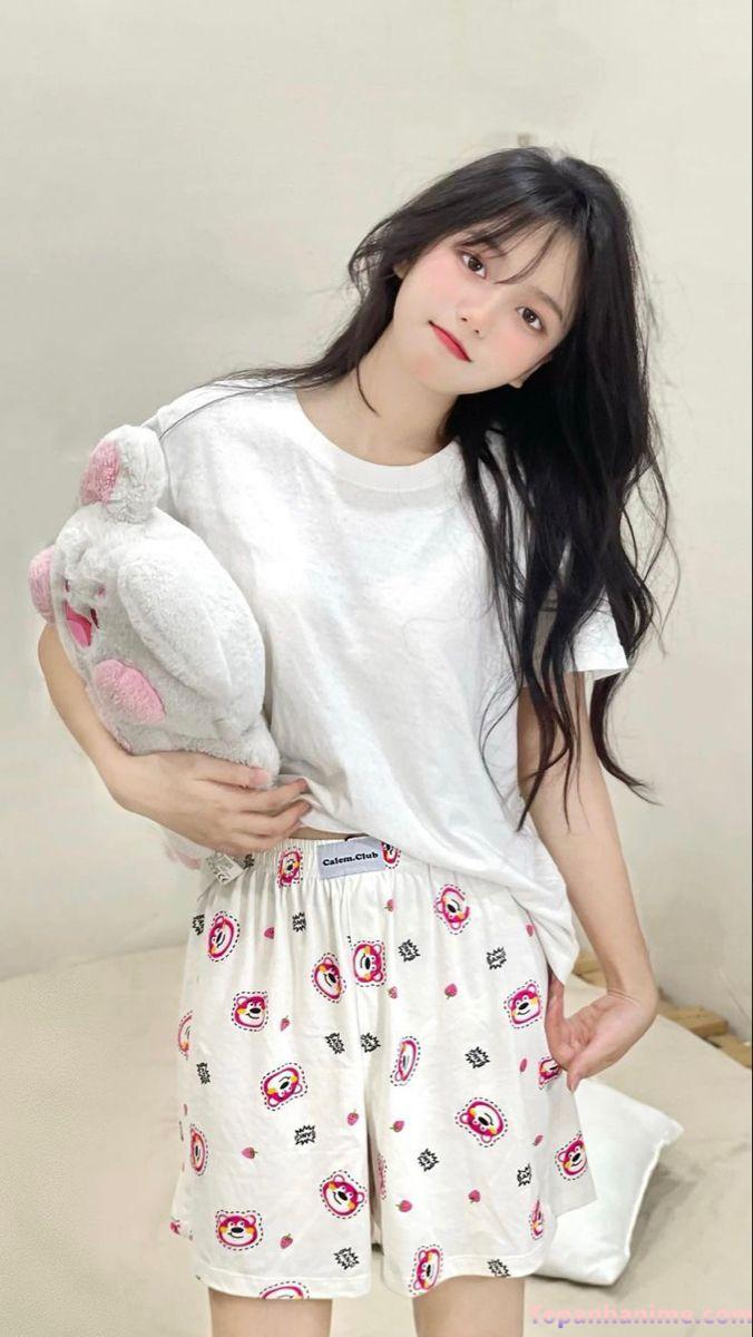 ảnh gái mặc đồ ngủ thương