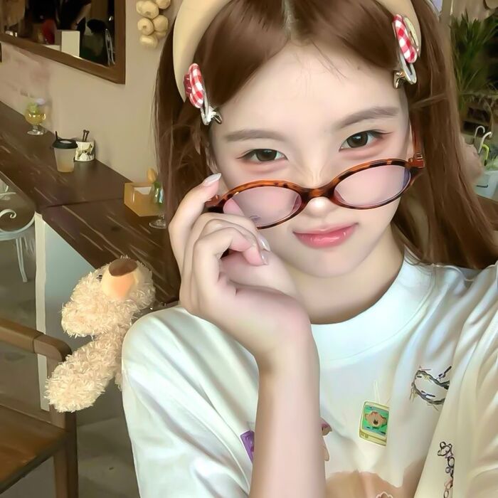 ảnh gái xinh tóc dài đeo kính che mặt 3k