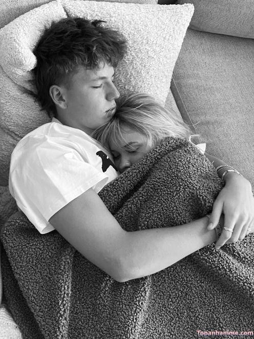 ảnh ôm người yêu ngủ