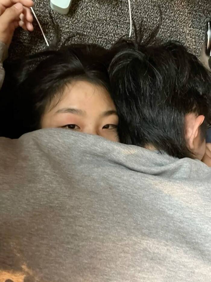 ảnh ôm người yêu ngủ 3k