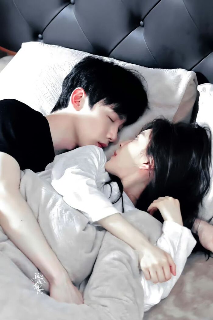ảnh ôm người yêu ngủ