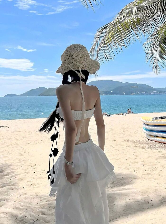 ảnh sau lưng cô gái đẹp 5d