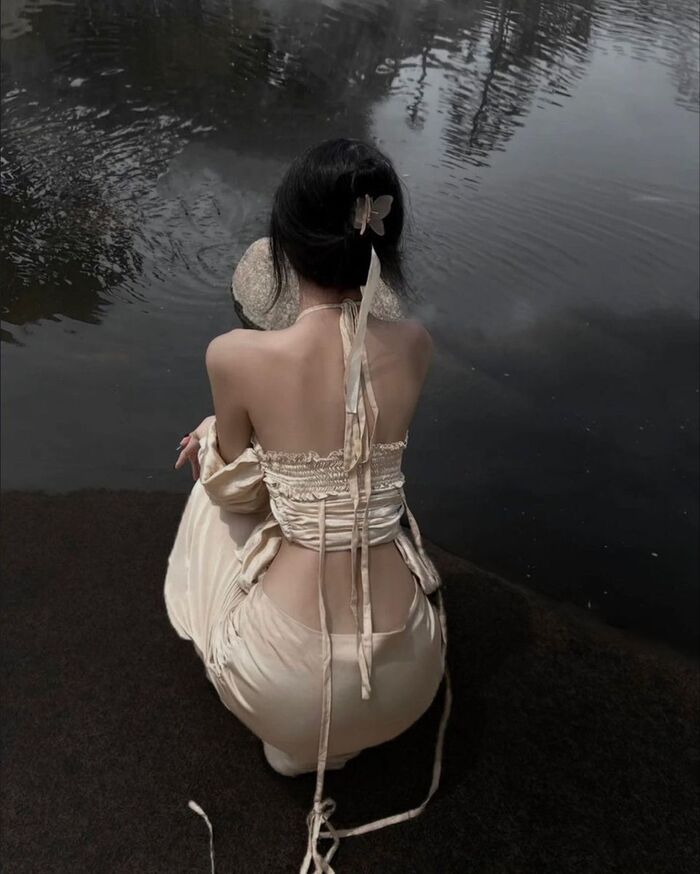 ảnh sau lưng cô gái đẹp hd full