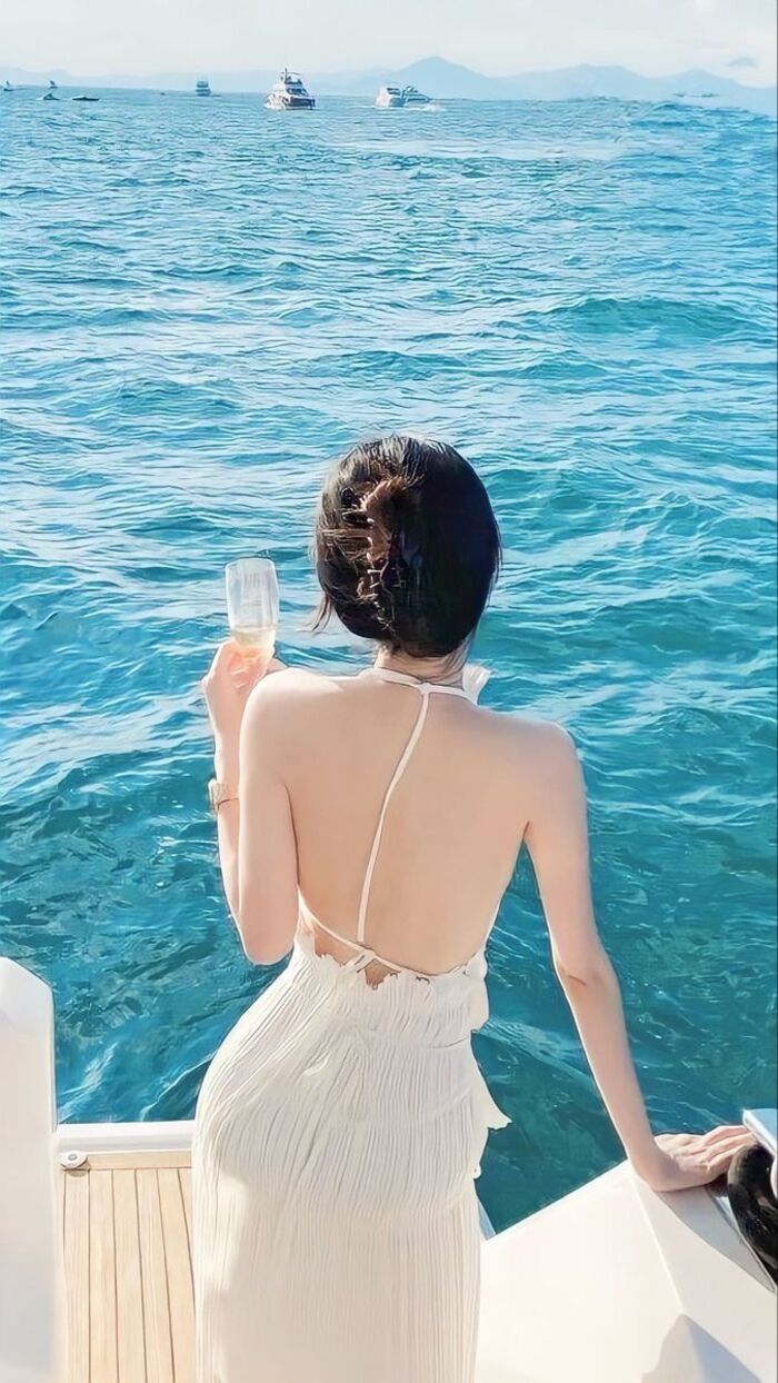 ảnh sau lưng cô gái đẹp hd