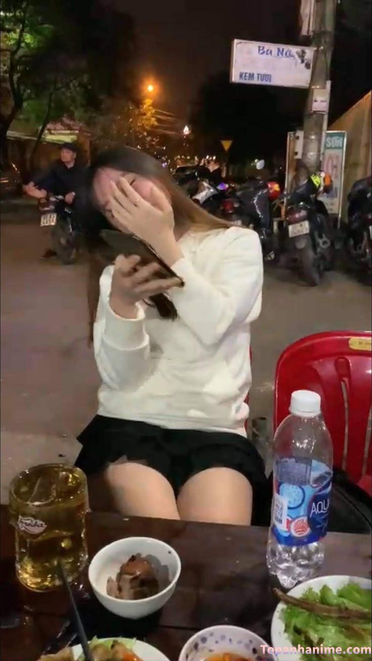 Ảnh con gái uống bia chill