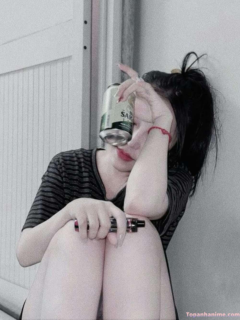 Ảnh con gái uống bia tối