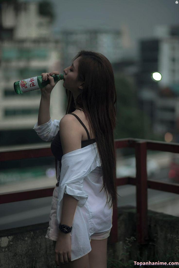 Ảnh gái trẻ uống bia