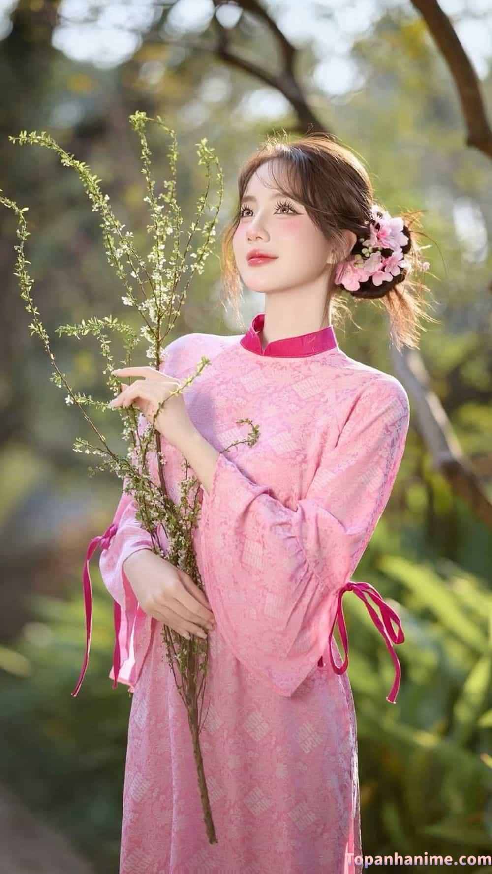 Áo dài tôn nét Việt