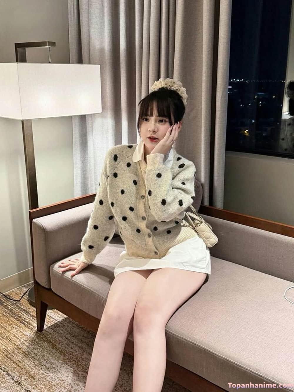 Cận cảnh đùi con gái