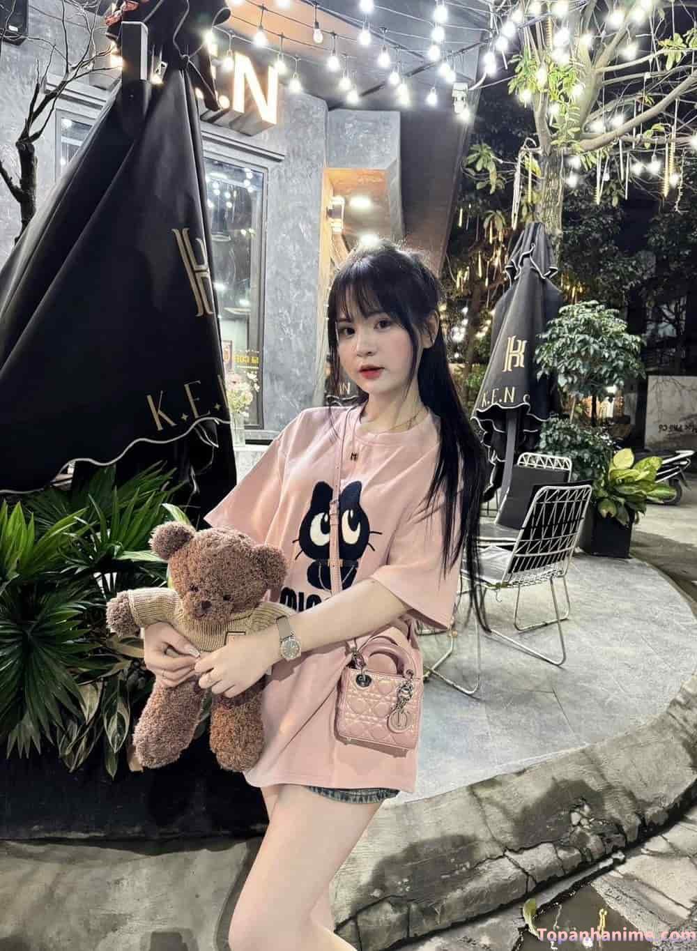 Cô gái áo dài trắng