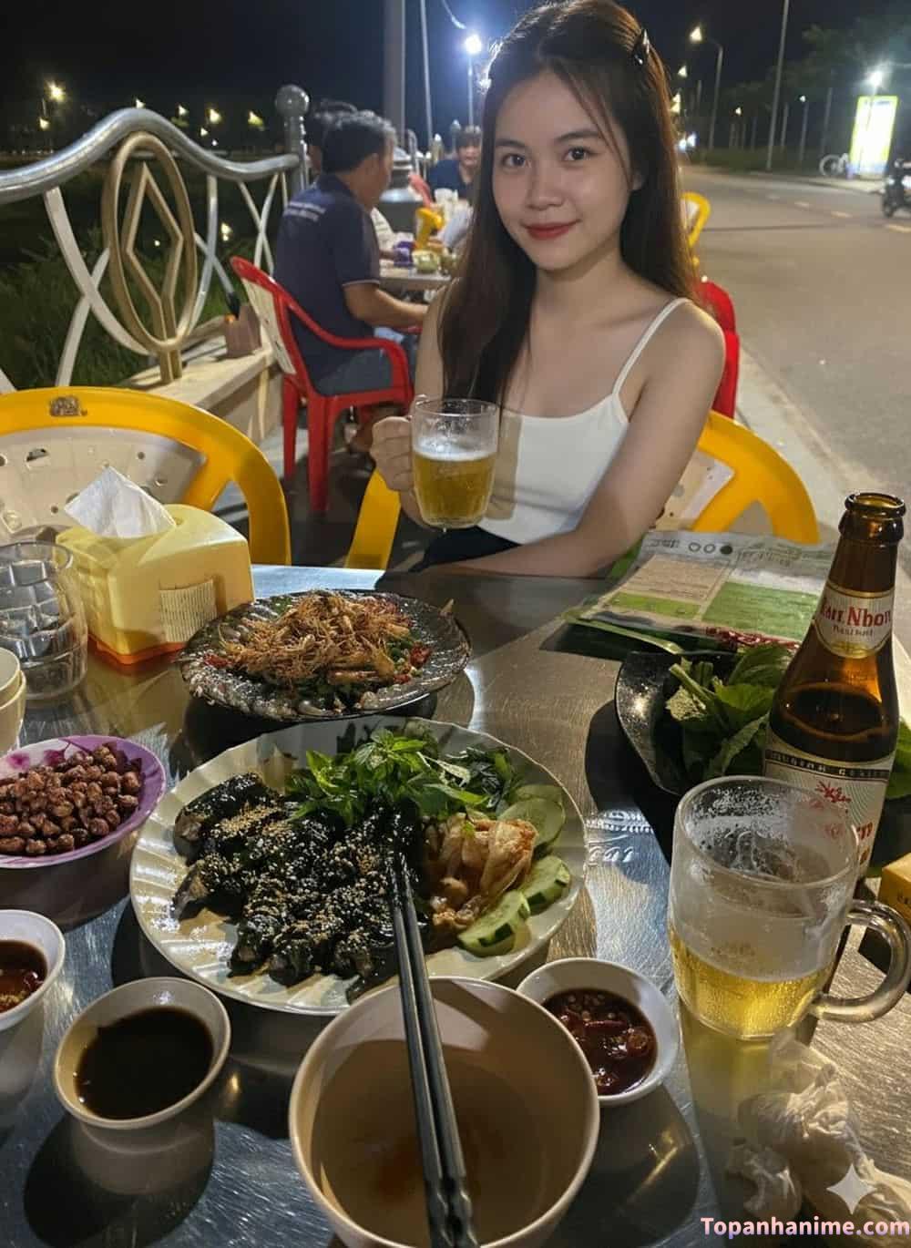 Cô gái uống bia tối