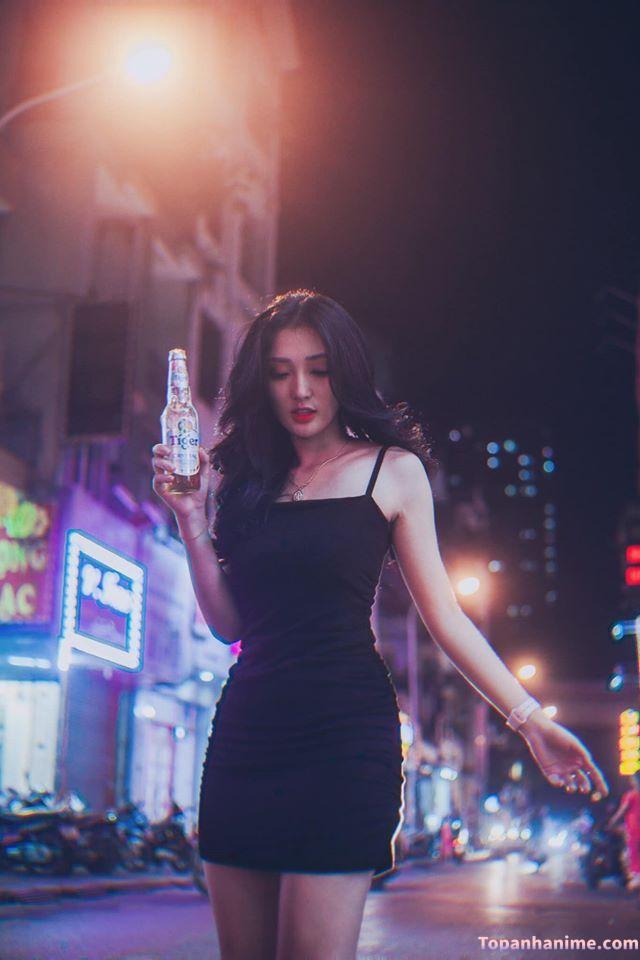 Gái xinh uống bia ảnh