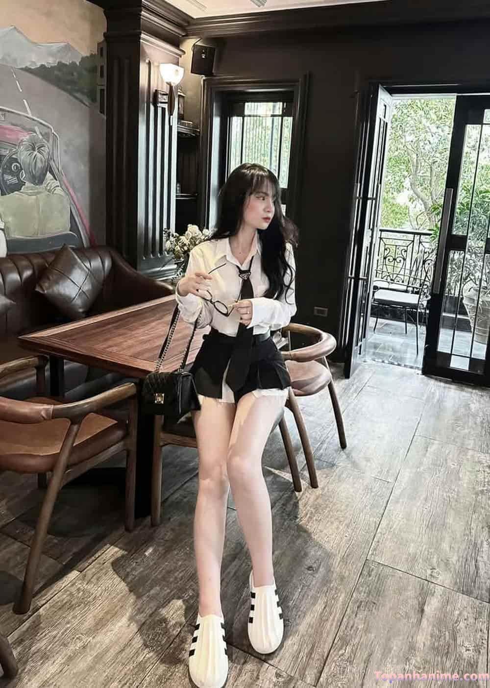 Nữ sinh lớp 12 dễ thương