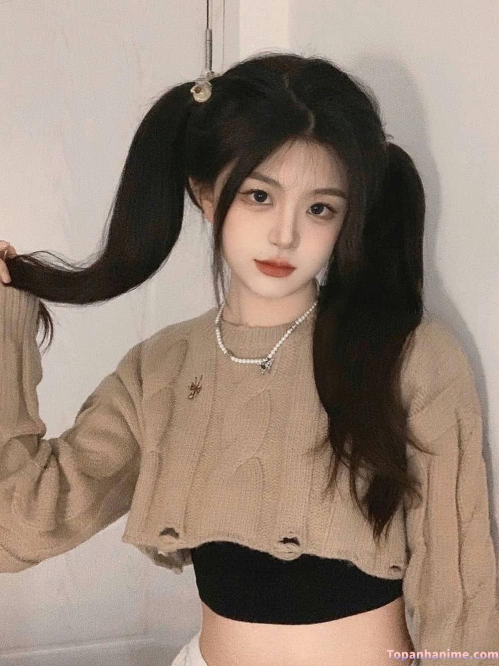 Nu sinh lop tam tuoi moi