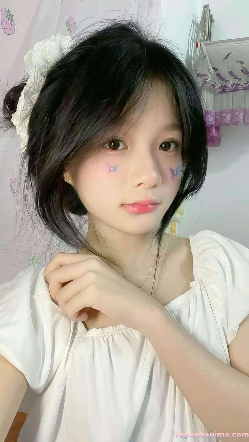 Nu sinh lop tam xinh xan