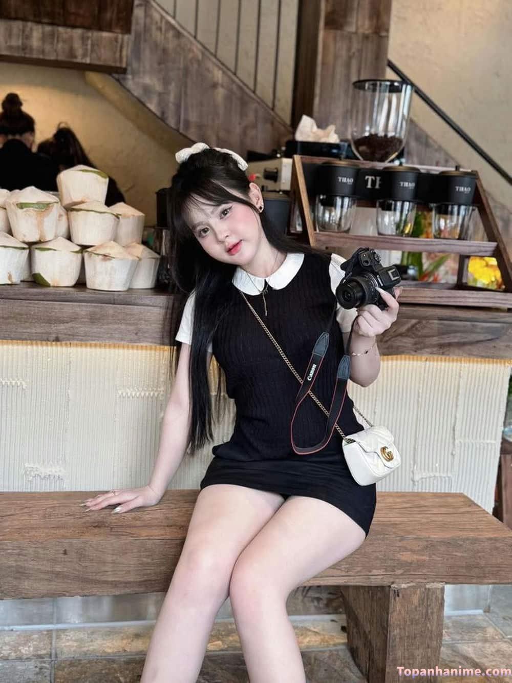 Thiếu nữ cấp ba trong trẻo