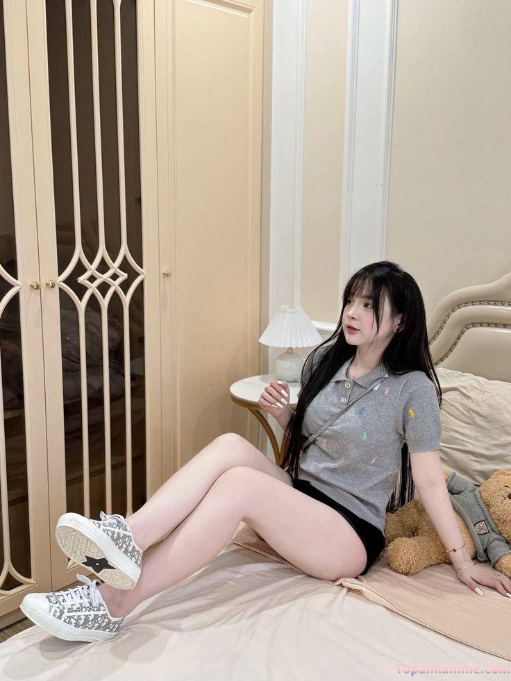 Tự nhiên đùi con gái